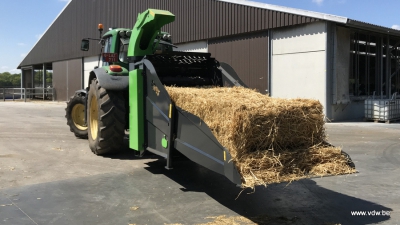 Straw blower carried by tractor