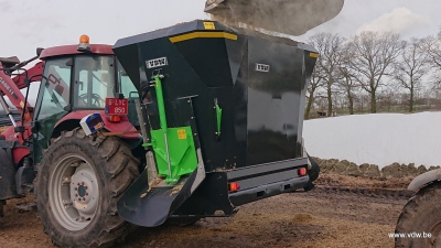 Vertical mixer for tractor (non-tipping)